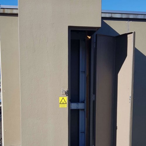 Mobilfunkanlage integriert an einem Aufzugschacht