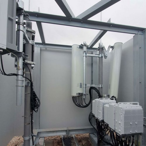 Antennenverkleidung aus glasfaserverstärktem Kunststoff